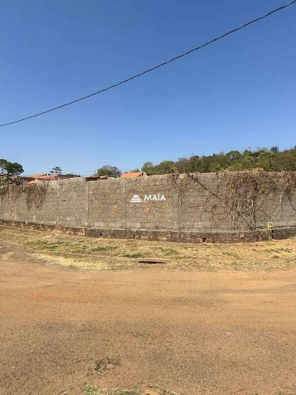 Terreno/Área à venda no Jardim Nenê Gomes: 