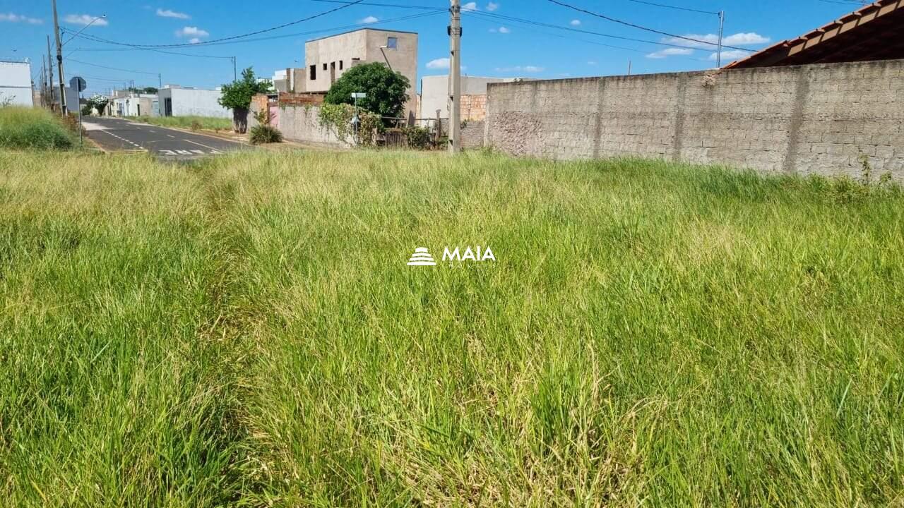Terreno/Área à venda no Parque das Laranjeiras: 