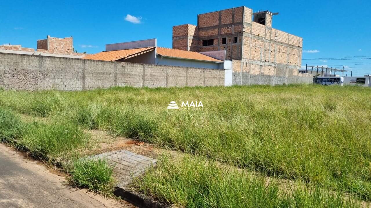 Terreno/Área à venda no Parque das Laranjeiras: 