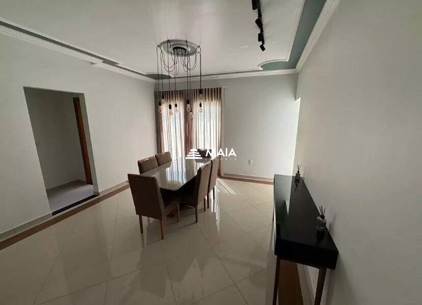 Casa à venda no Jardim Nenê Gomes: 