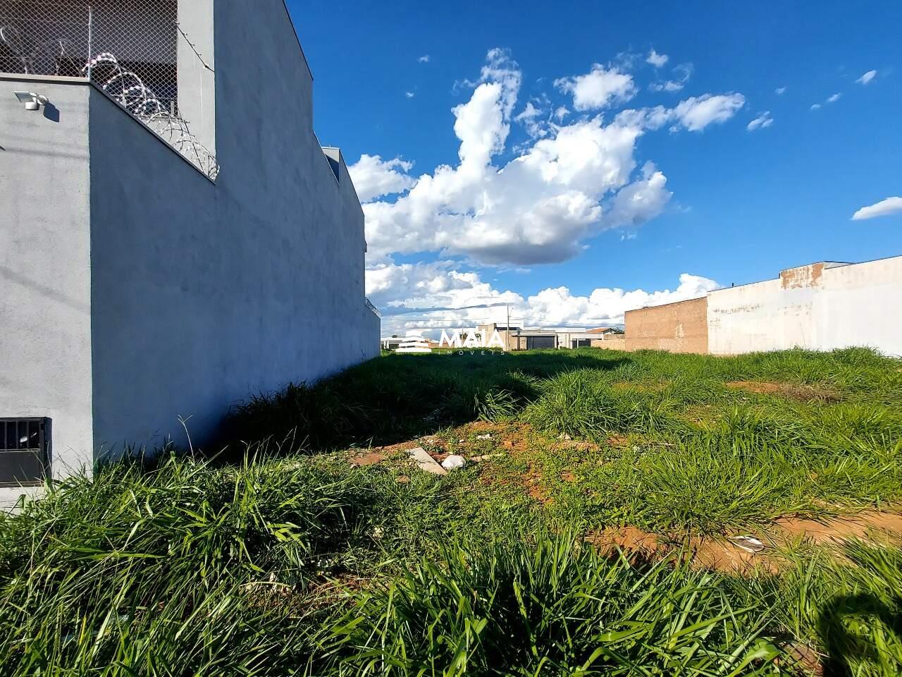 Terreno/Área à venda no Parque das Laranjeiras: 
