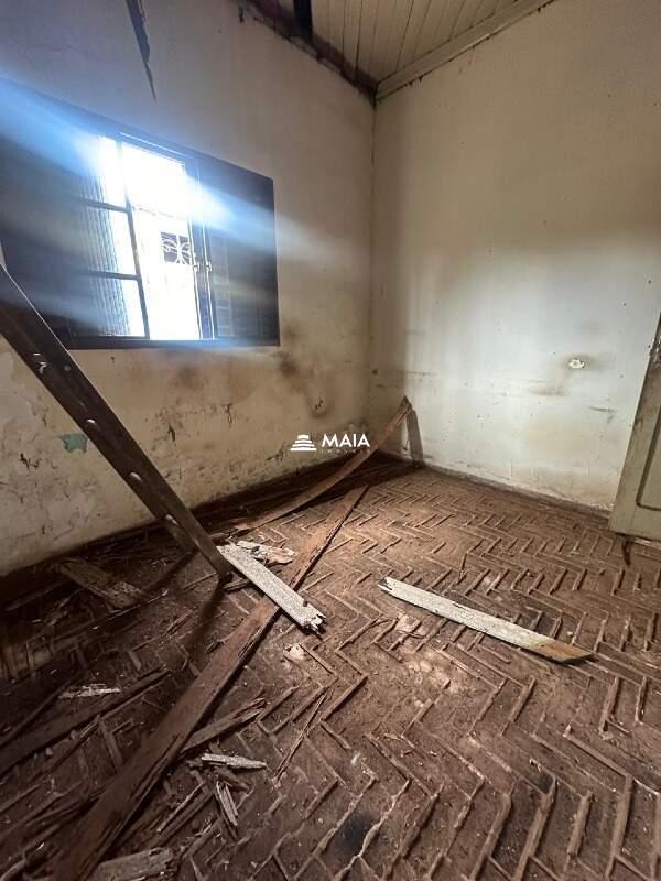 Terreno/Área à venda no São Benedito: 