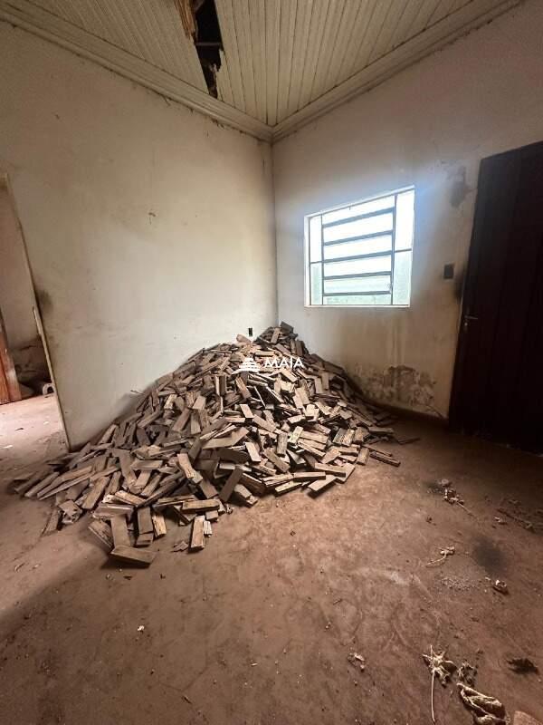 Terreno/Área à venda no São Benedito: 