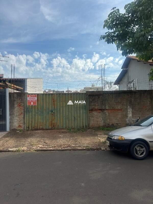 Terreno/Área à venda no Mercês: 