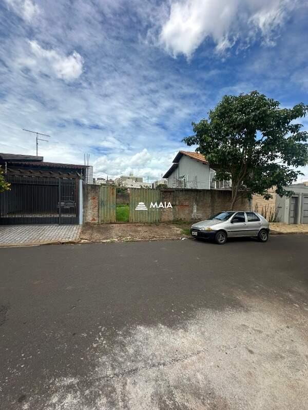 Terreno/Área à venda no Mercês: 