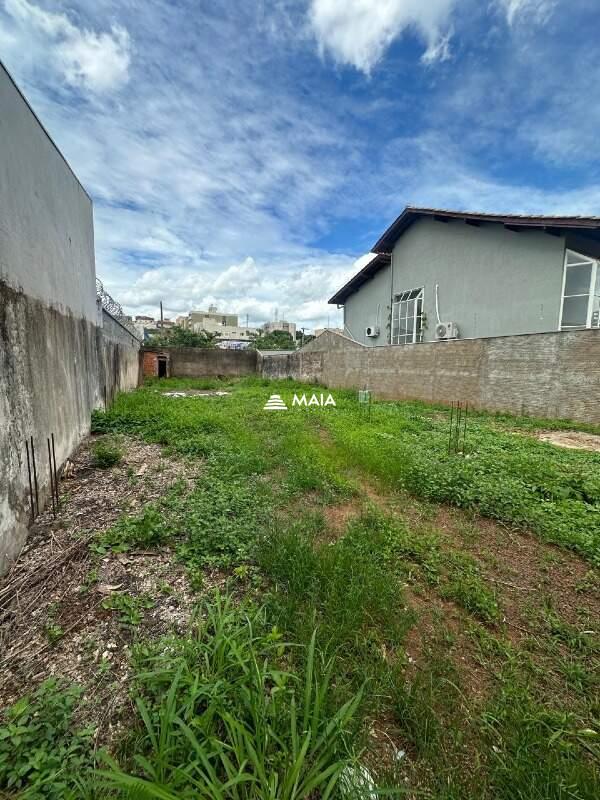 Terreno/Área à venda no Mercês: 