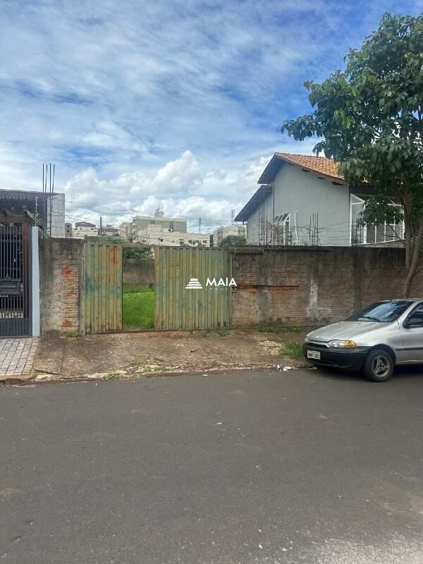 Terreno/Área à venda no Mercês: 