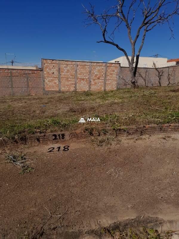 Terreno/Área à venda no Oneida Mendes: 