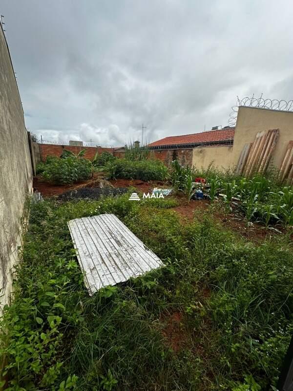 Terreno/Área à venda no Jardim Canadá: 