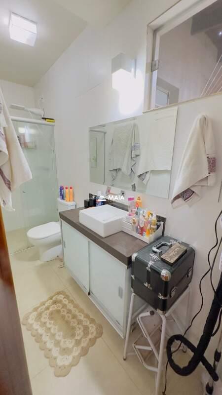 Casa de Condomínio à venda no Portal Beija Flor: 