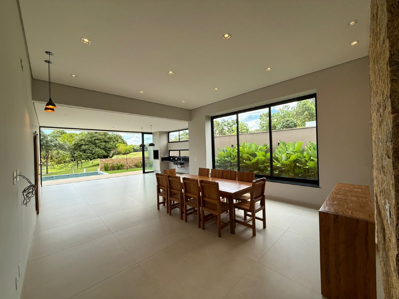 Casa de Condomínio à venda no Jockey do Lago: 