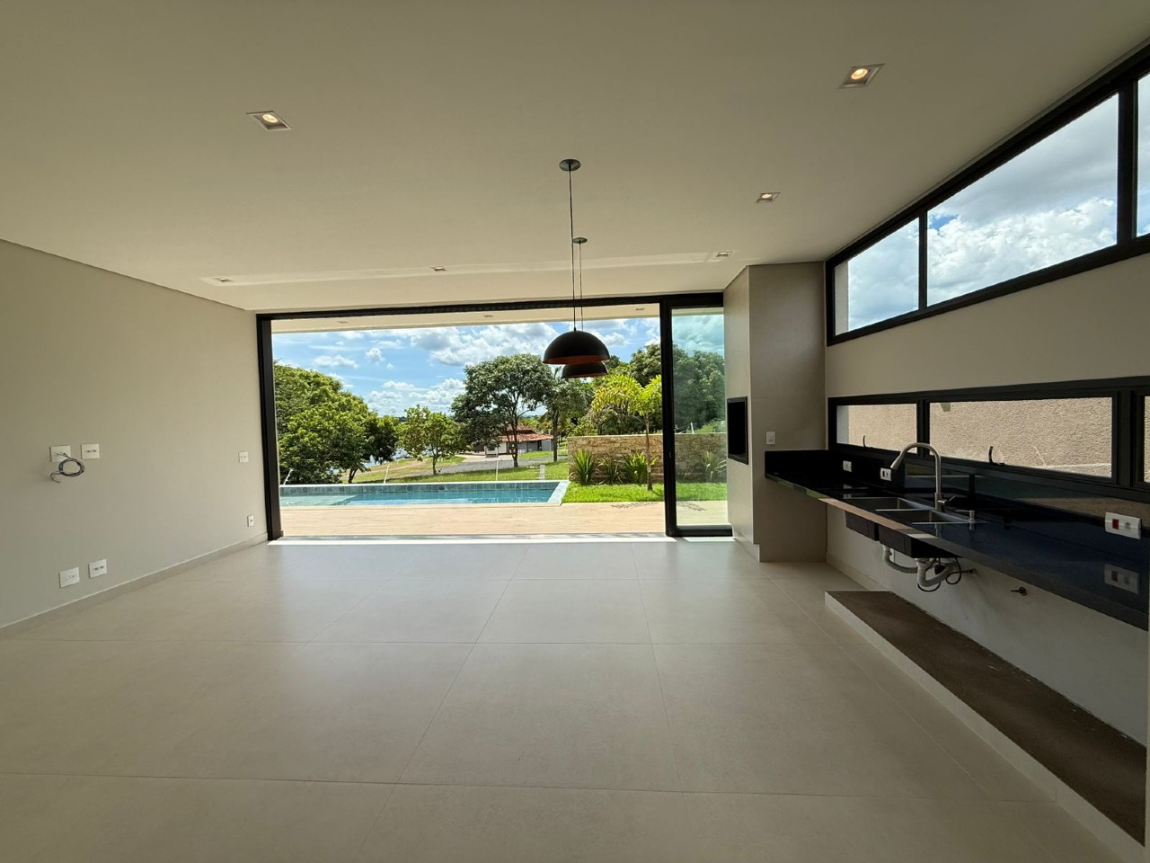 Casa de Condomínio à venda no Jockey do Lago: 