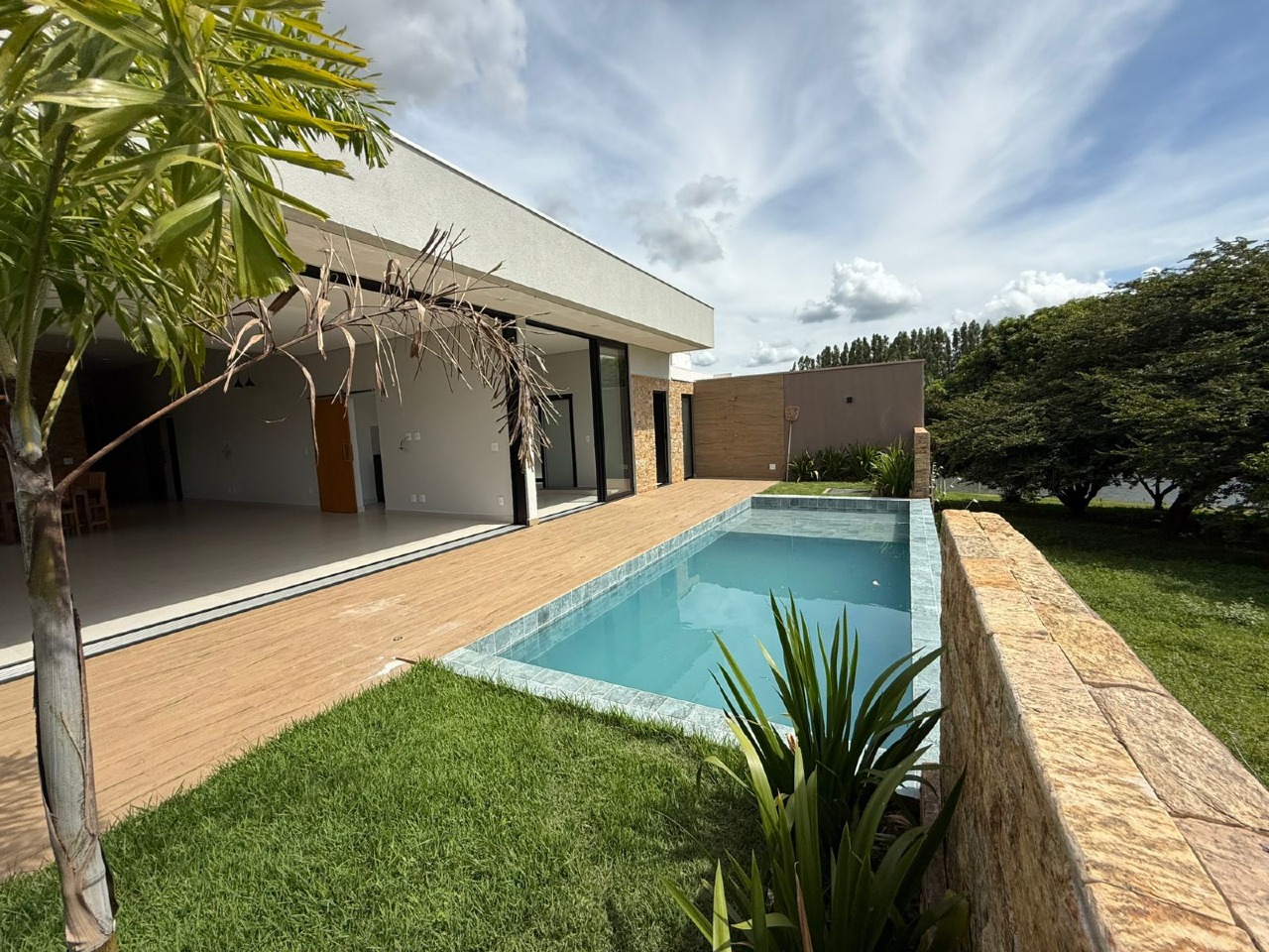 Casa de Condomínio à venda no Jockey do Lago: 