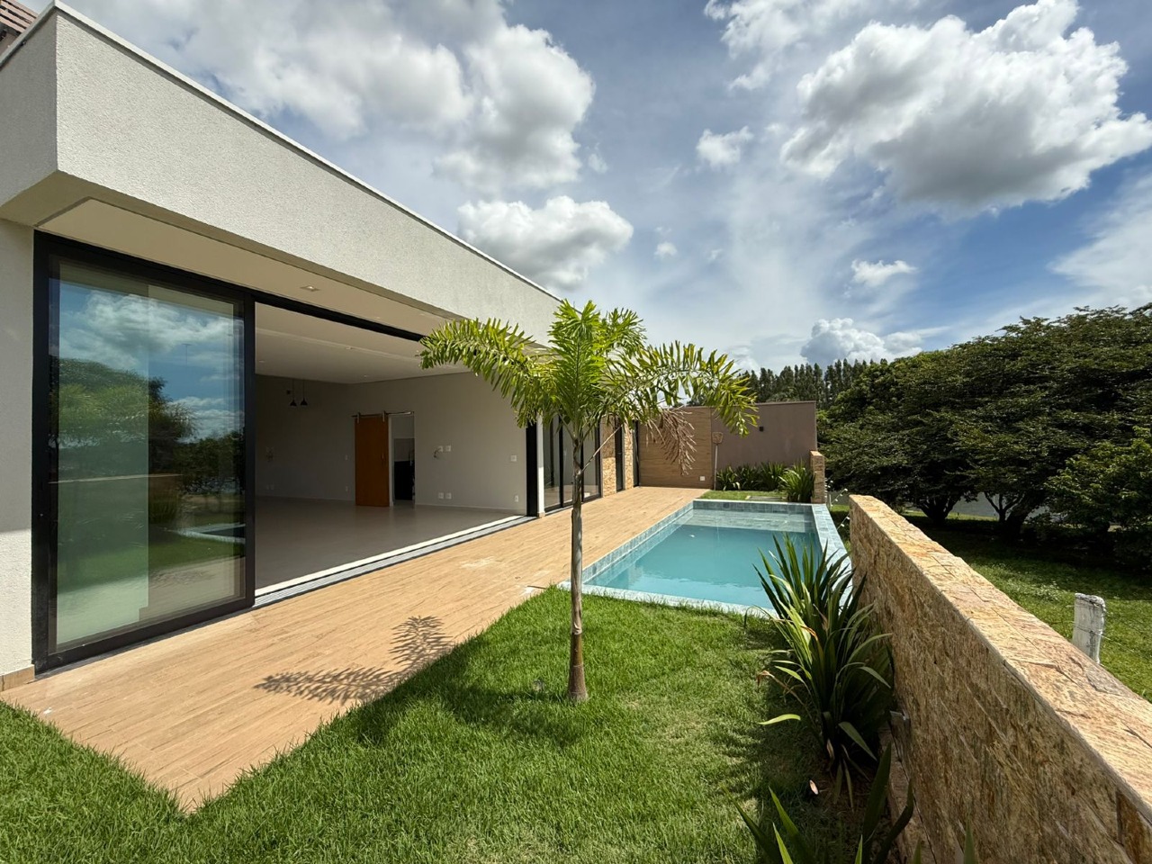 Casa de Condomínio à venda no Jockey do Lago: 