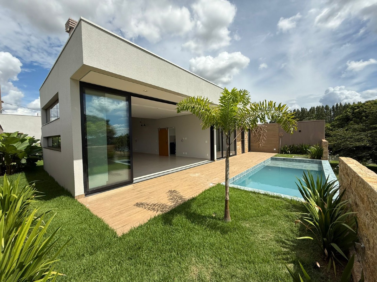 Casa de Condomínio à venda no Jockey do Lago: 