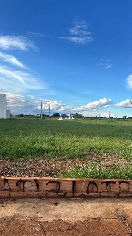 Terreno/Área à venda no Parque das Laranjeiras: 