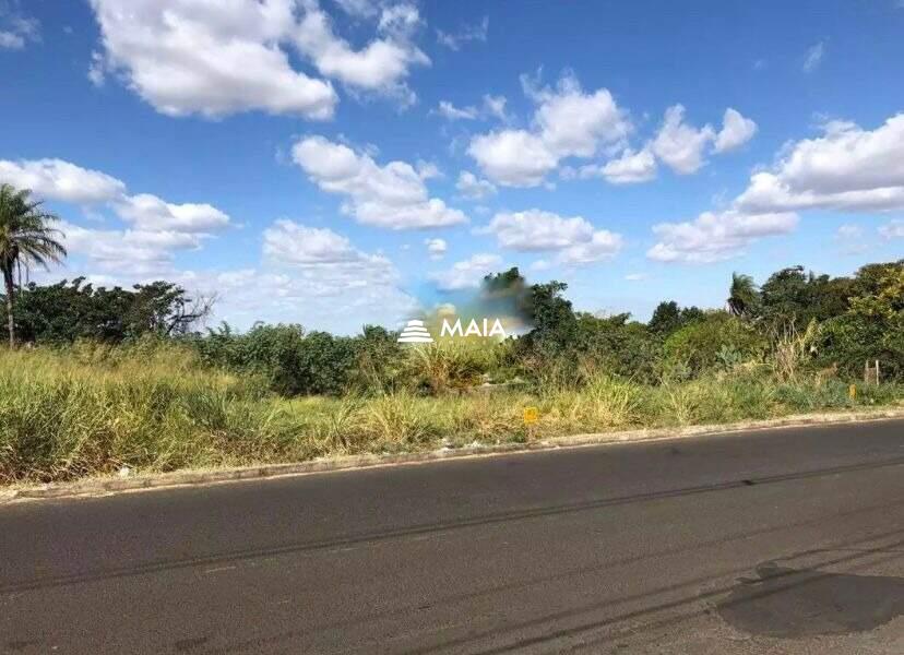 Terreno/Área à venda no Manoel Mendes: 