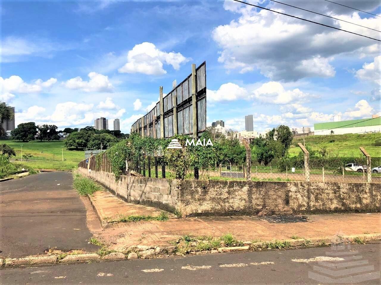 Terreno/Área à venda no Santa Maria: 