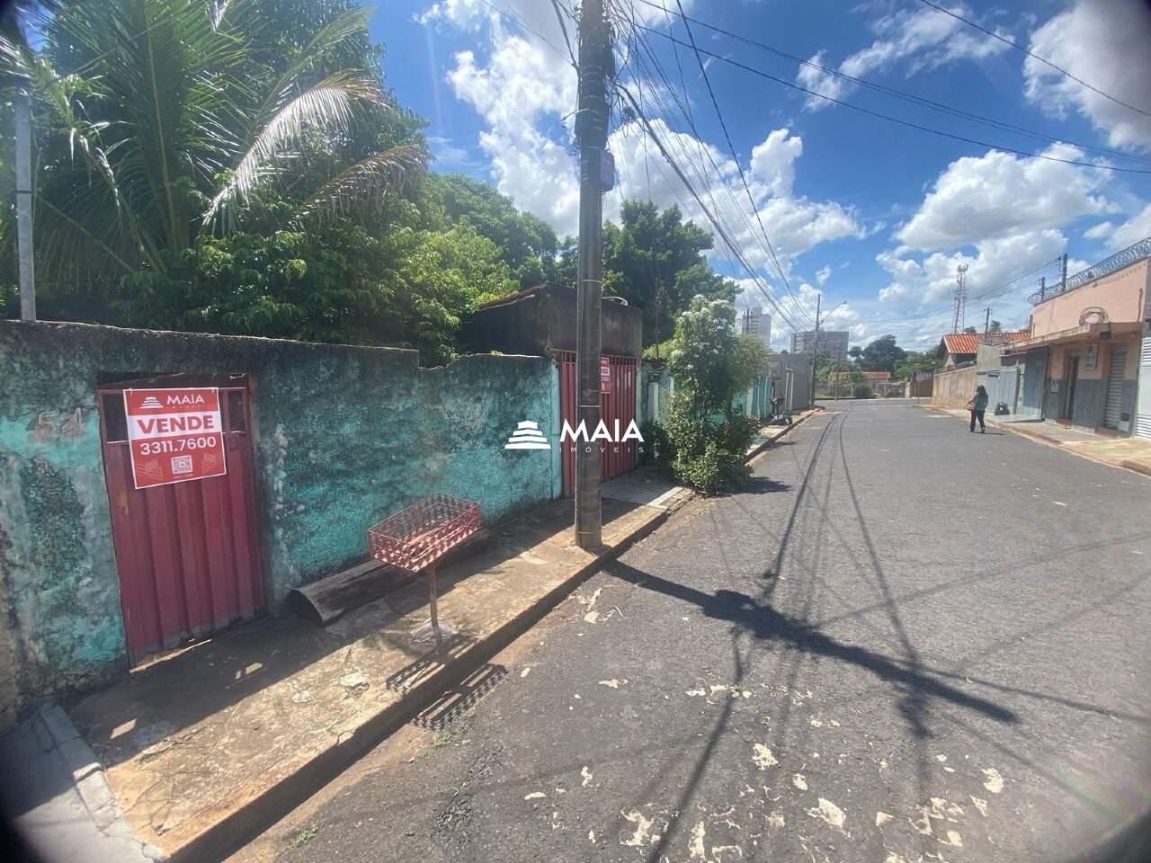 Terreno/Área à venda no Mercês: 