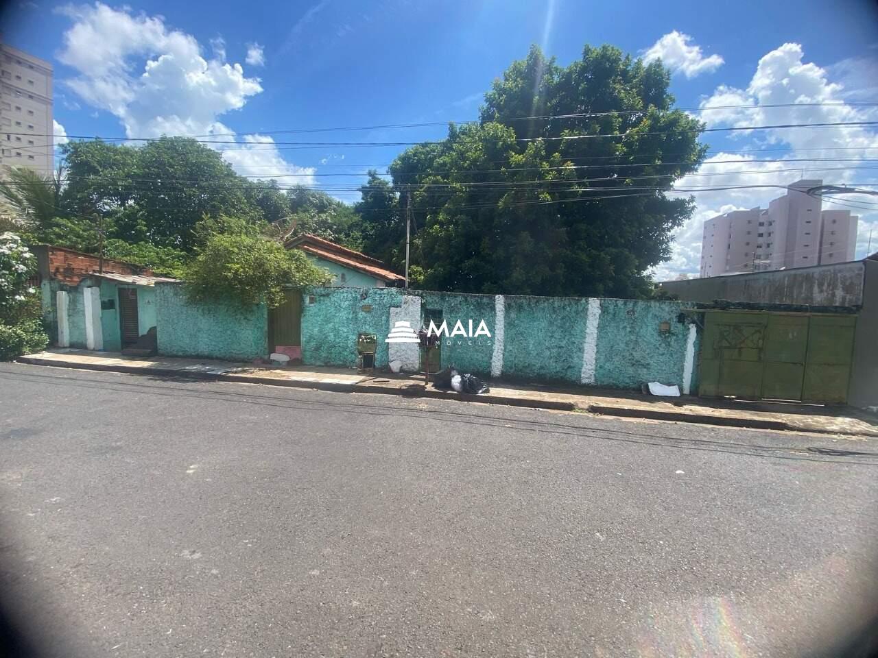 Terreno/Área à venda no Mercês: 