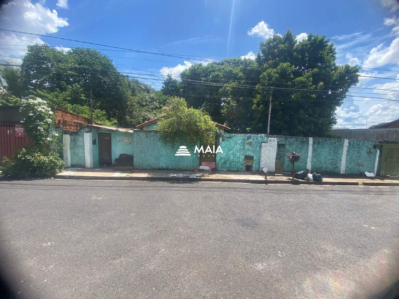 Terreno/Área à venda no Mercês: 