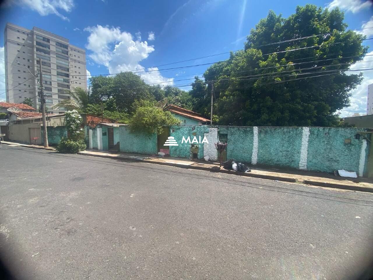 Terreno/Área à venda no Mercês: 