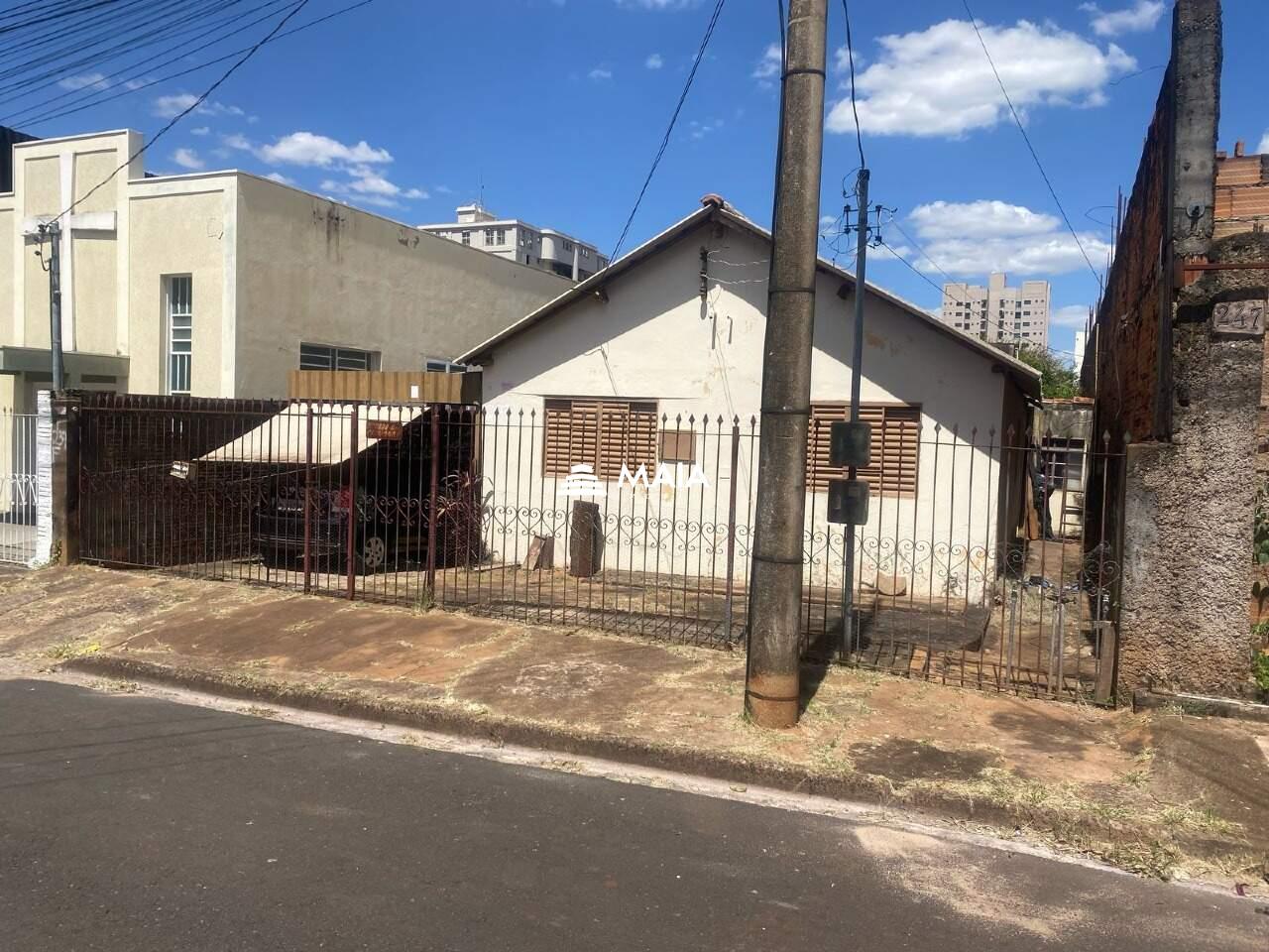 Terreno/Área à venda no Universitário: 