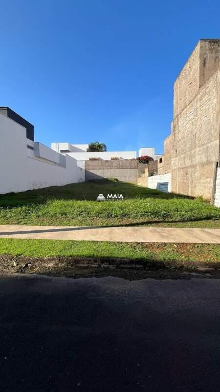 Terreno à venda no Condomínio Jardim Baronesa 