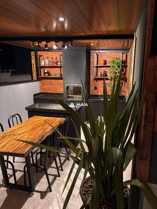 Apartamento à venda no Mercês: 