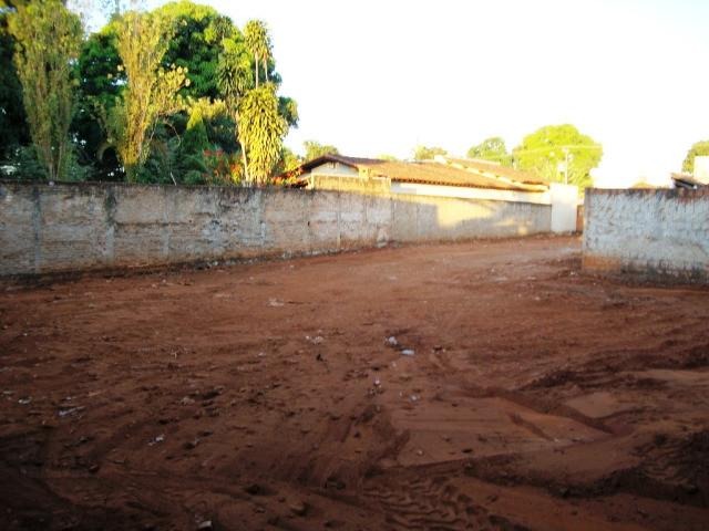 Terreno/Área à venda no Mercês: 