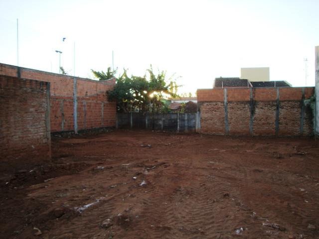 Terreno/Área à venda no Mercês: 