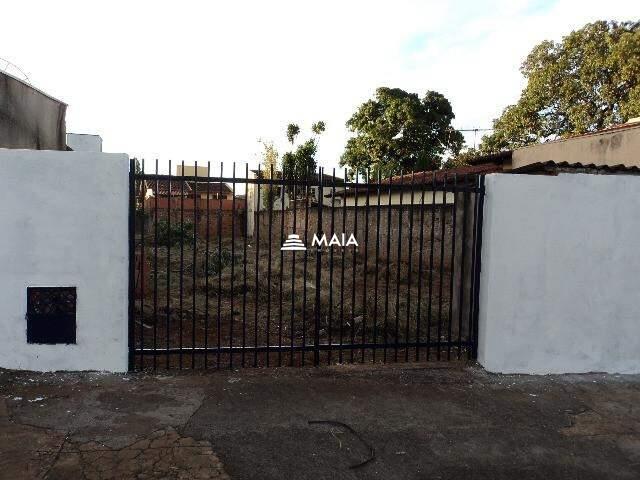 Terreno/Área à venda no Mercês: 