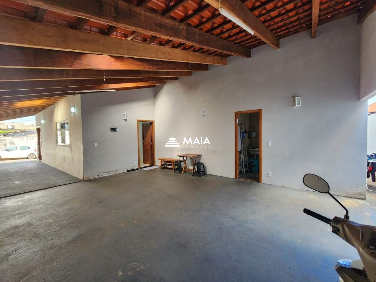 Casa à venda no bairro Beija Flor I