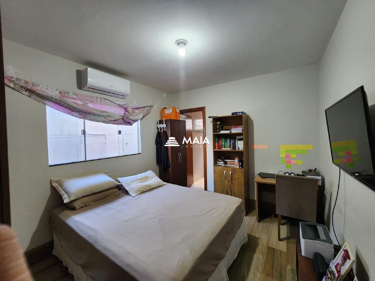 Casa à venda no Beija Flor: 