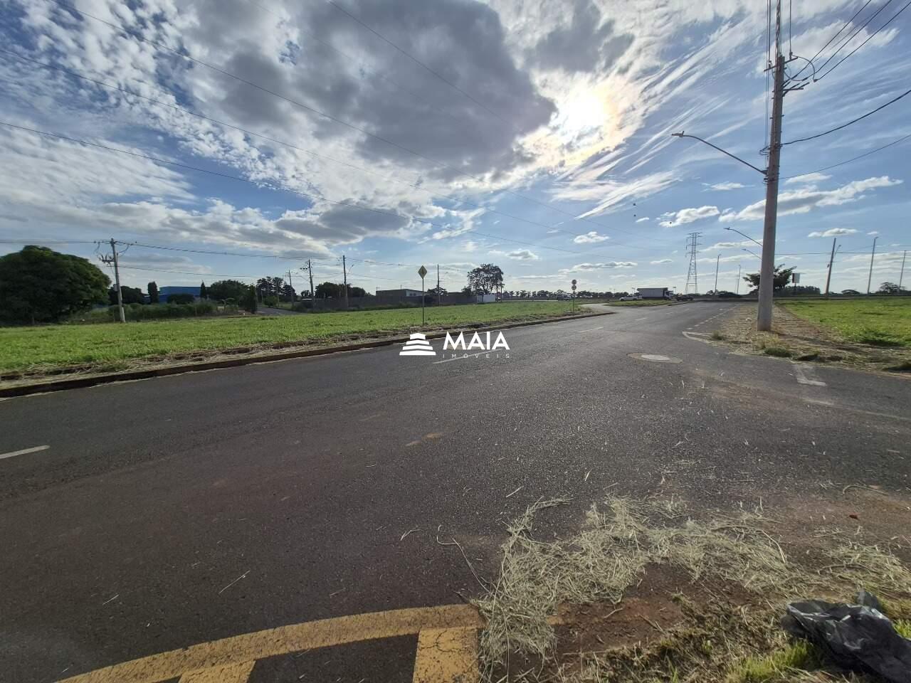 Terreno/Área à venda no Parque das Laranjeiras: 