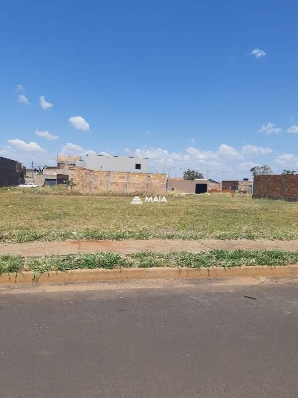 Terreno/Área à venda no Parque das Laranjeiras II: 