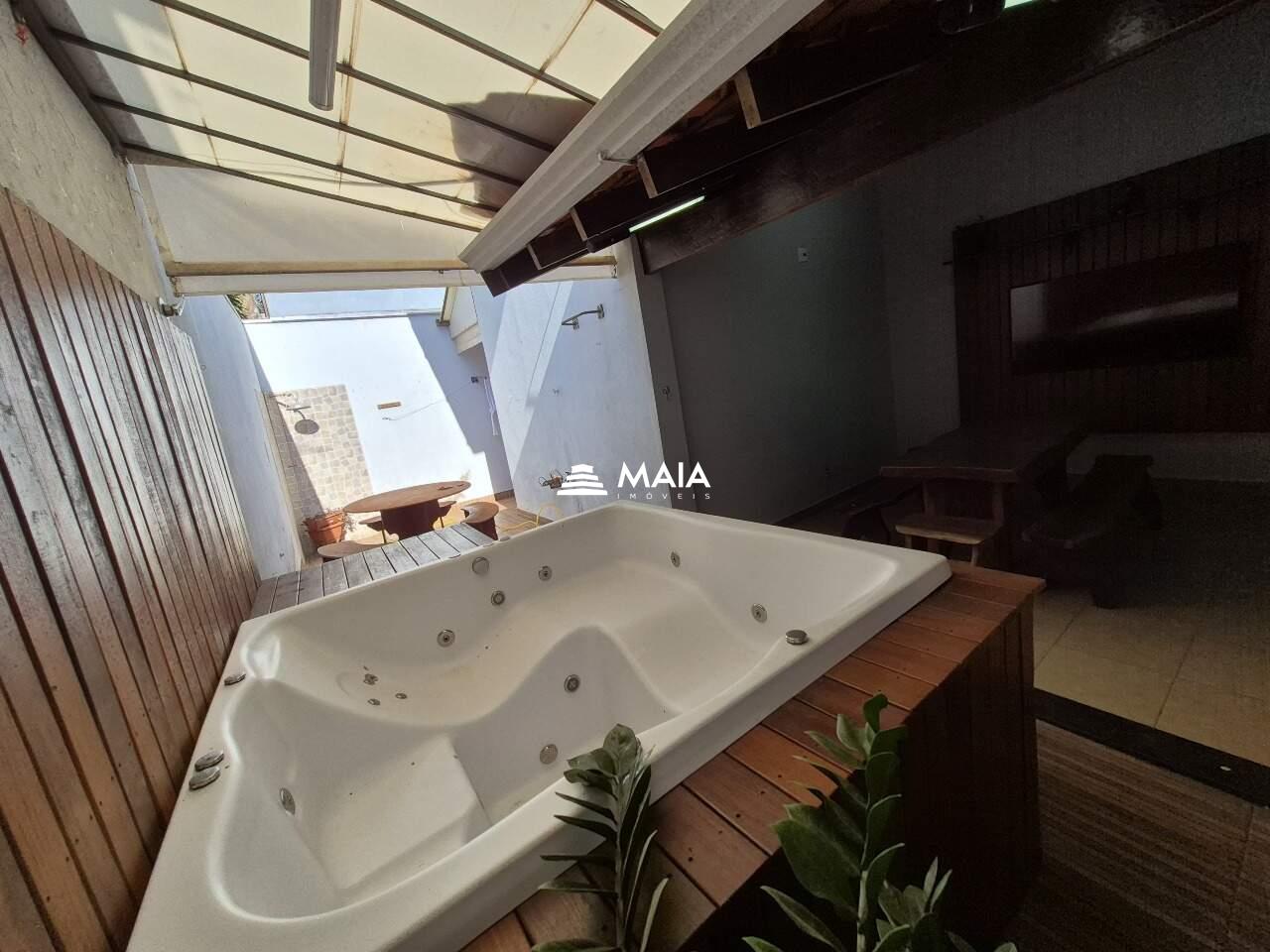 Casa à venda no bairro Vila Militar 