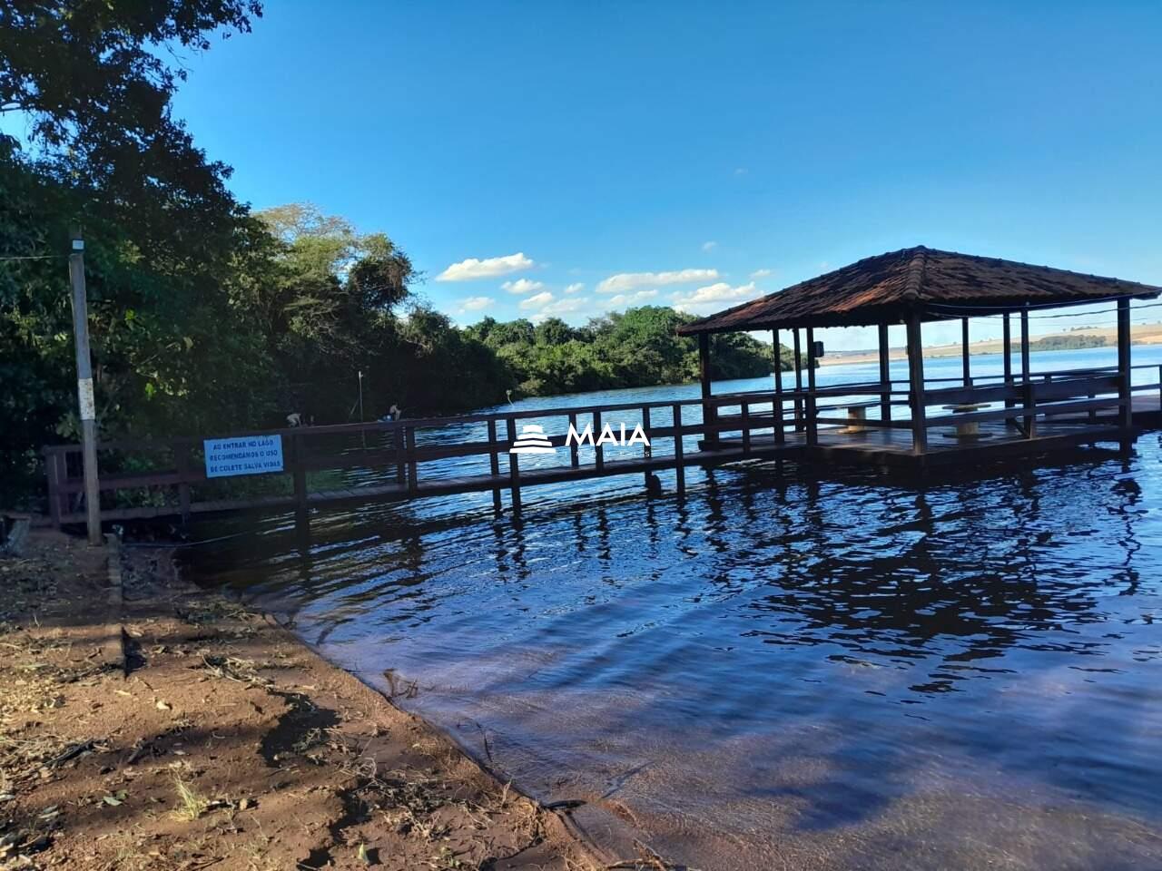 Terreno/Área à venda no Poncianos: 