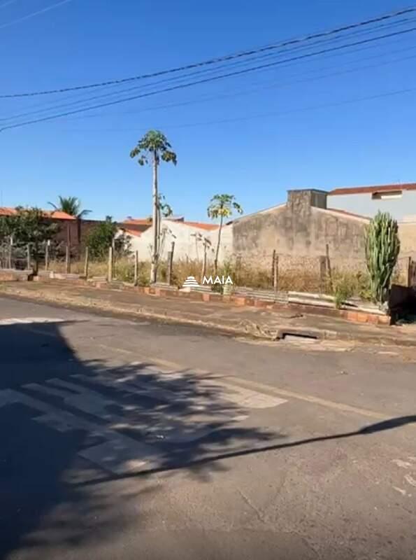 Terreno/Área à venda no Jardim Maracanã: 