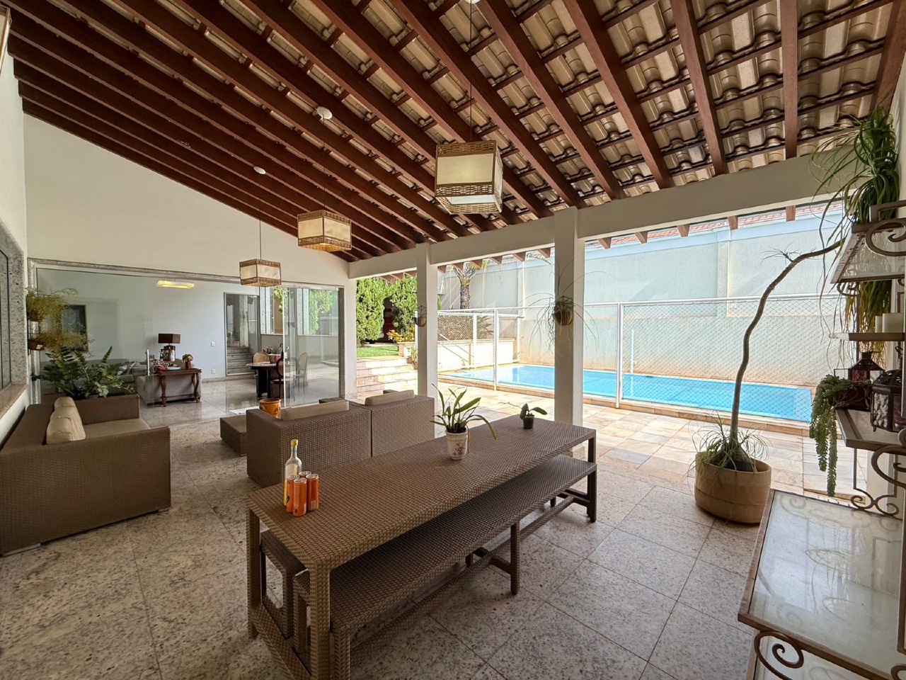 Casa à venda no Mercês: 