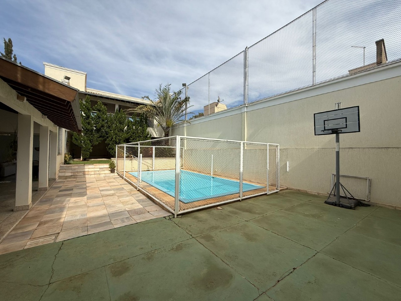 Casa à venda no Mercês: 