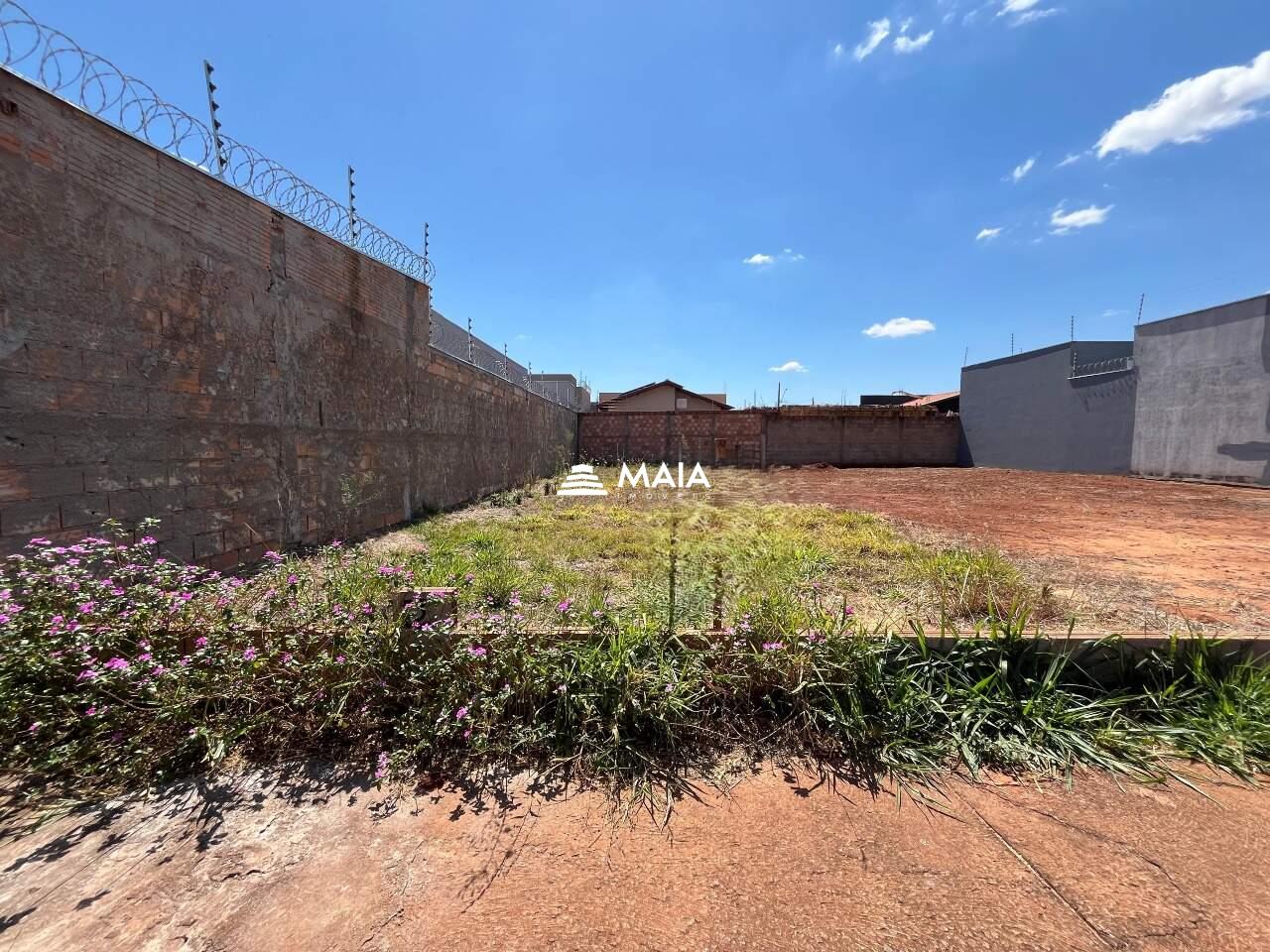 Terreno/Área à venda no Parque das Laranjeiras II: 