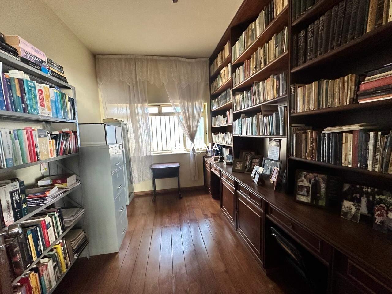 Casa à venda no Centro: 