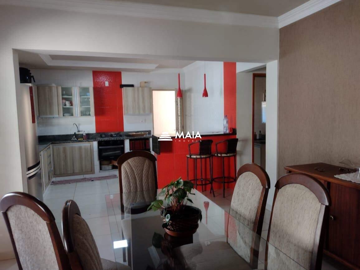 Casa à venda no Lourdes: 