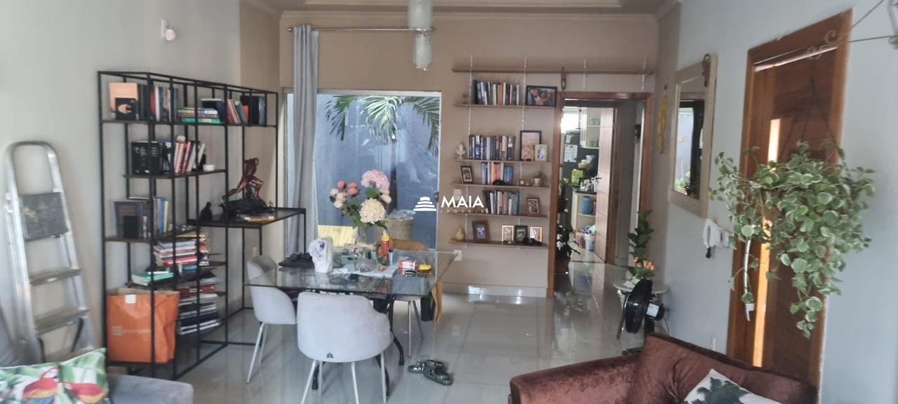 Casa à venda no Jardim Nenê Gomes: 