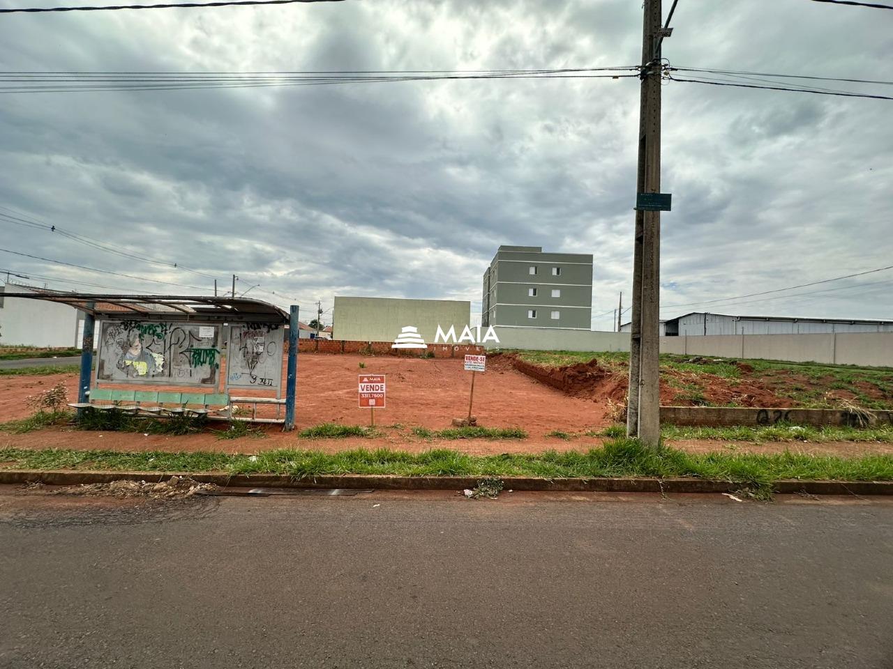 Terreno/Área à venda no Jardim Espanha: 