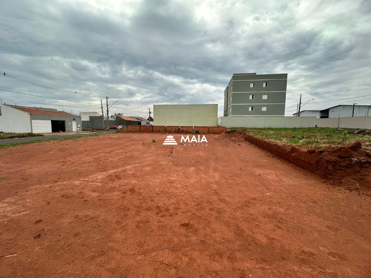 Terreno/Área à venda no Jardim Espanha: 