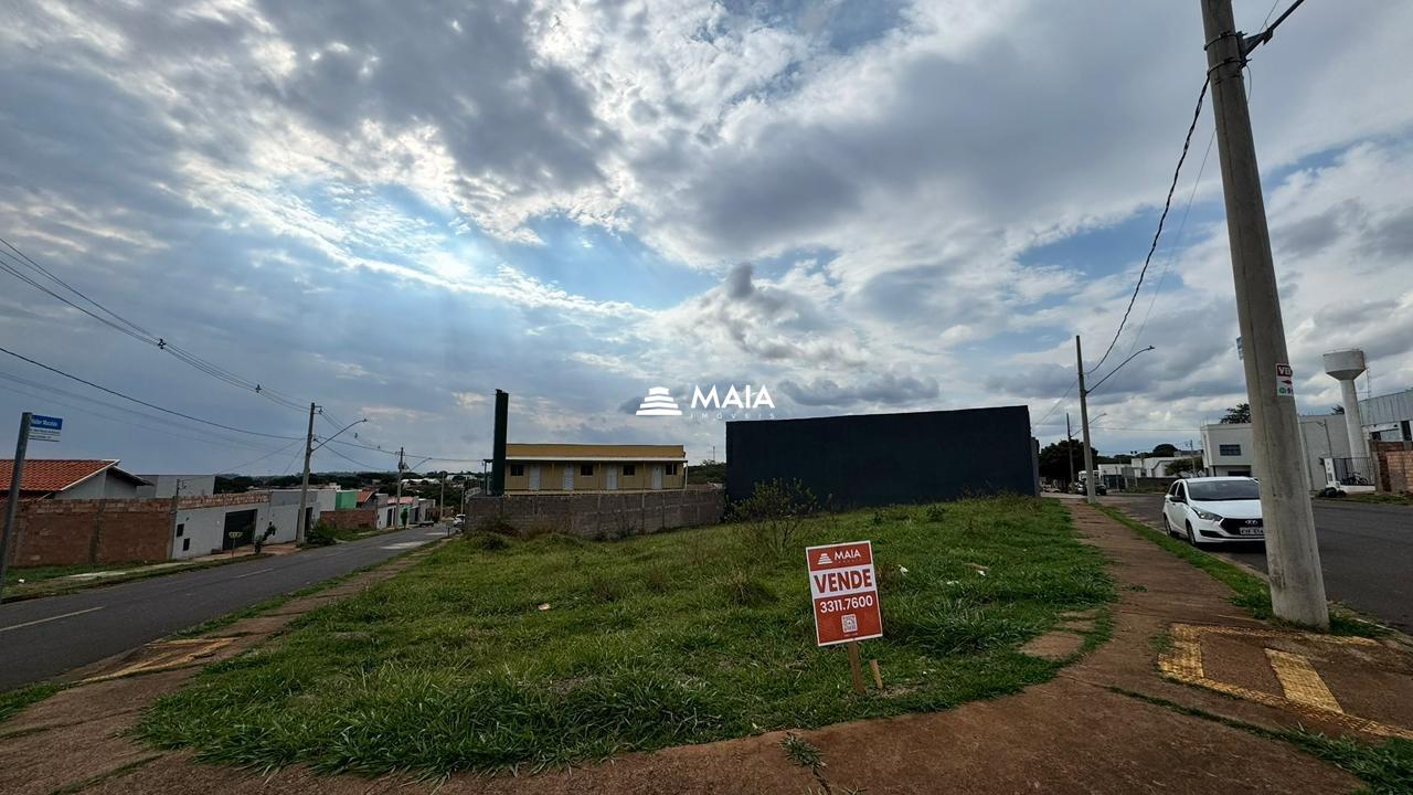 Terreno/Área à venda no Jardim Maracanã: 