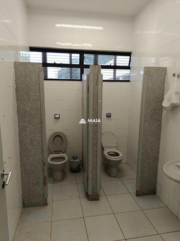 Comercial à venda no Mercês: 