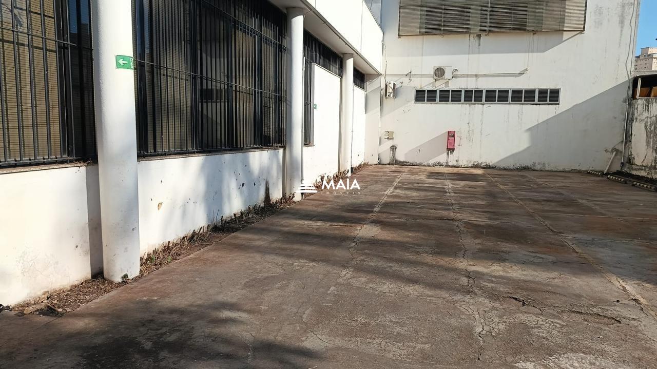 Comercial à venda no Mercês: 